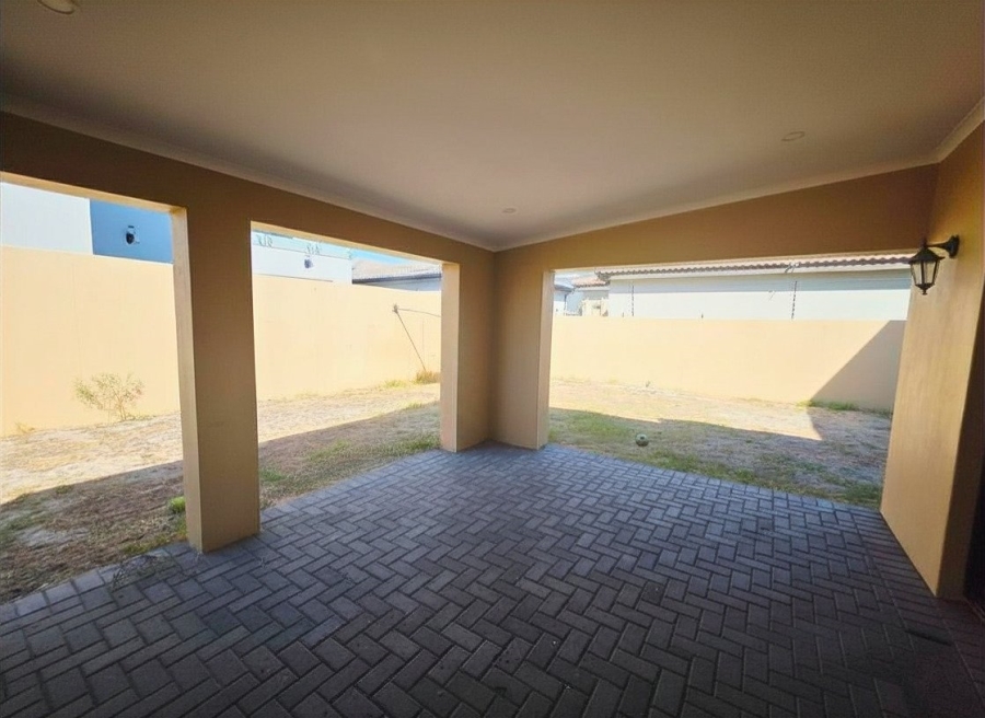 5 Bedroom Property for Sale in Sandown Western Cape